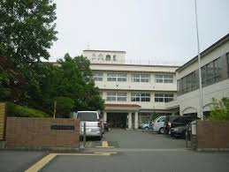 【中学校】秦野市立本町中学校まで467ｍ