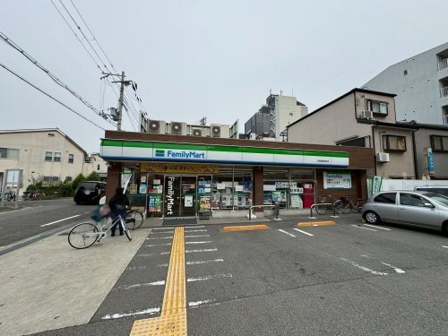 【コンビニエンスストア】ファミリーマート尼崎東難波町店まで136ｍ