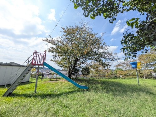 【公園】アザリエ中公園まで188ｍ