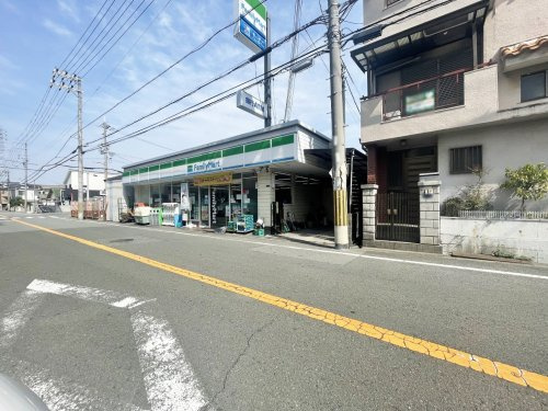【コンビニエンスストア】ファミリーマート　中島一丁目店まで331ｍ