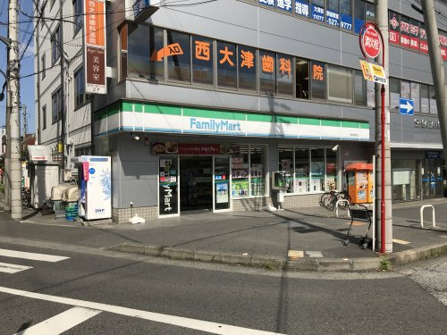 【コンビニエンスストア】ファミリーマート大津京駅前店まで80ｍ