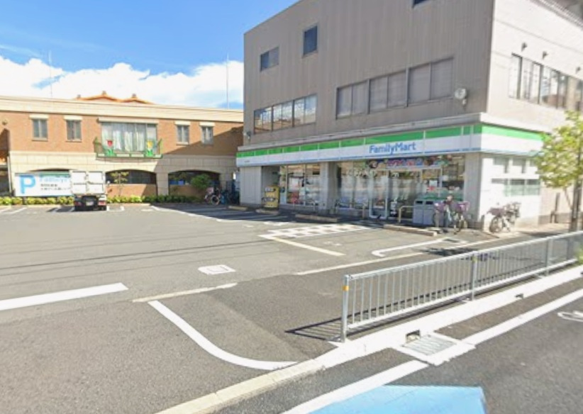【コンビニエンスストア】ファミリーマート　小浦忠岡南店まで952ｍ