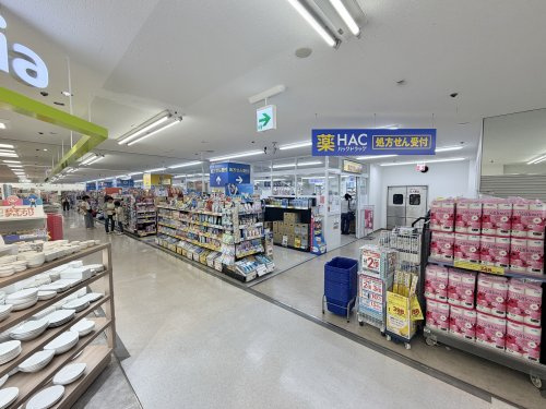 【ドラッグストア】ハックドラッグ六ツ川ローゼン店まで101ｍ
