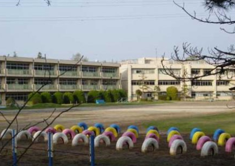 【小学校】西高津小学校まで670ｍ