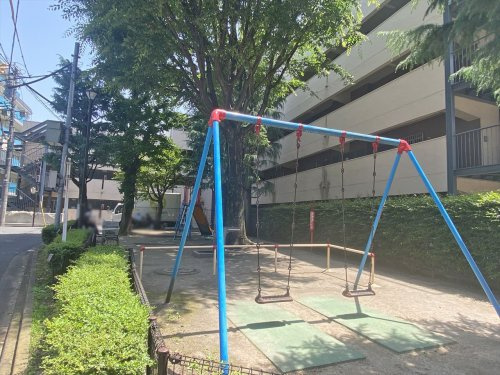 【公園】南青山三丁目児童遊園まで319ｍ