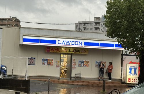 【コンビニエンスストア】ローソン　久留米花畑店まで141ｍ