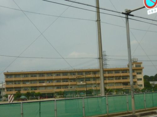 【中学校】上尾市立東中学校まで865ｍ