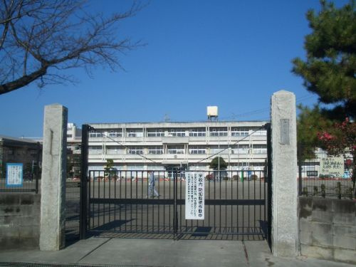 【小学校】上平北小学校まで1275ｍ