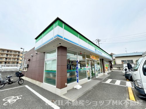 【コンビニエンスストア】ファミリーマート　富士見針ヶ谷二丁目店まで580ｍ