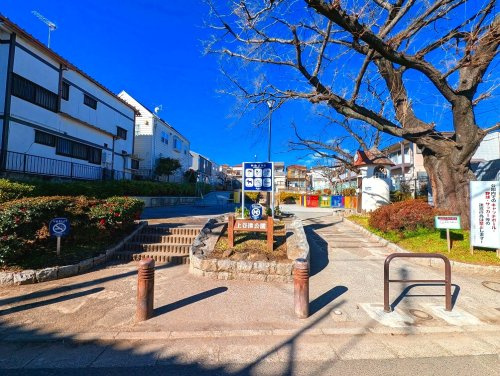 【公園】上谷津公園まで220ｍ