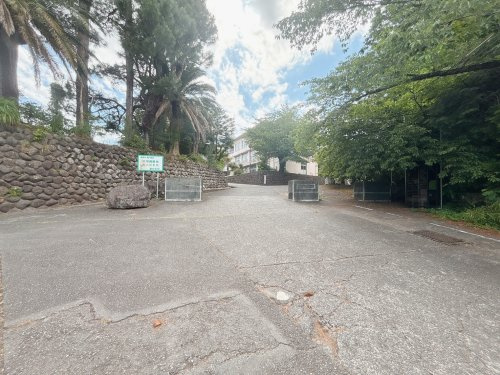 【中学校】東伊豆町立熱川中学校まで1585ｍ