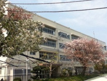【小学校】横浜市立上大岡小学校まで200ｍ