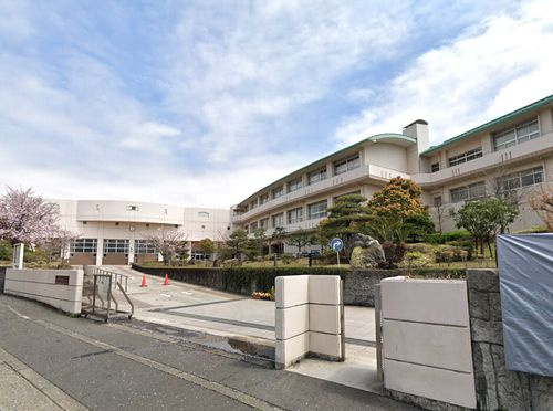 【中学校】藤沢市立藤ヶ岡中学校まで940ｍ