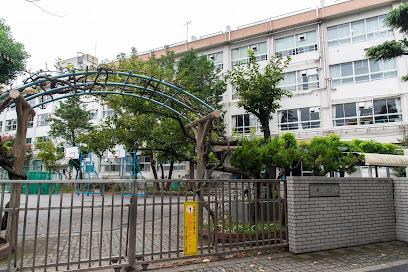 【中学校】江戸川区立鹿本中学校まで731ｍ