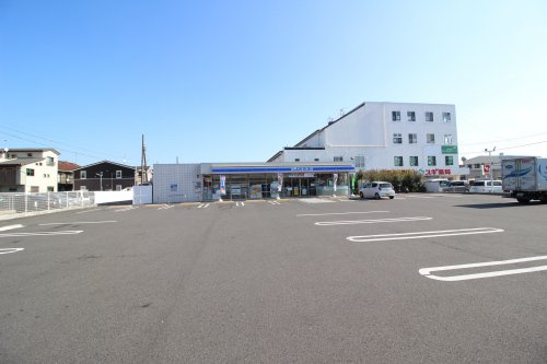 【コンビニエンスストア】ローソン海老名東柏ヶ谷四丁目店まで1079ｍ