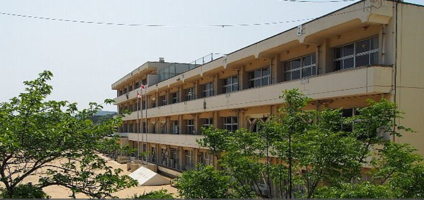 【小学校】尾道市立向東小学校まで1801ｍ