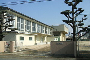 【中学校】福山市立鷹取中学校まで865ｍ