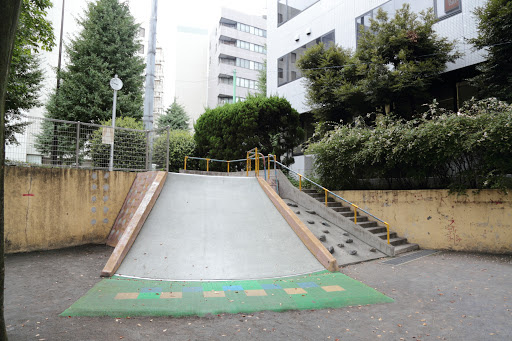 【公園】西八丁公園まで484ｍ