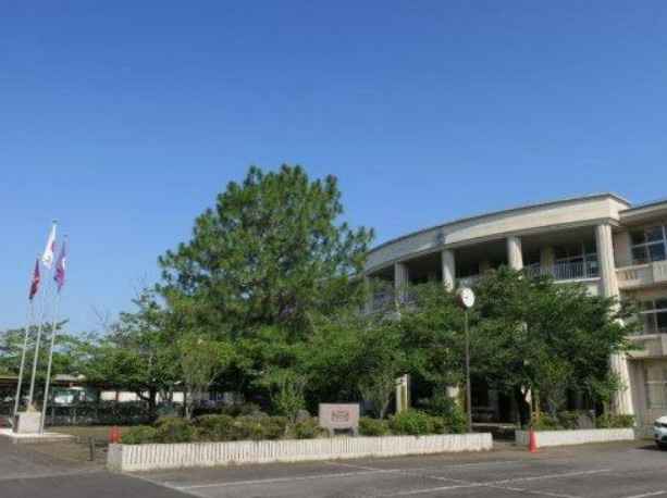 【中学校】龍ケ崎中学校まで1900ｍ
