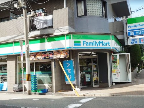 【コンビニエンスストア】ファミリーマート　上町一丁目店まで293ｍ