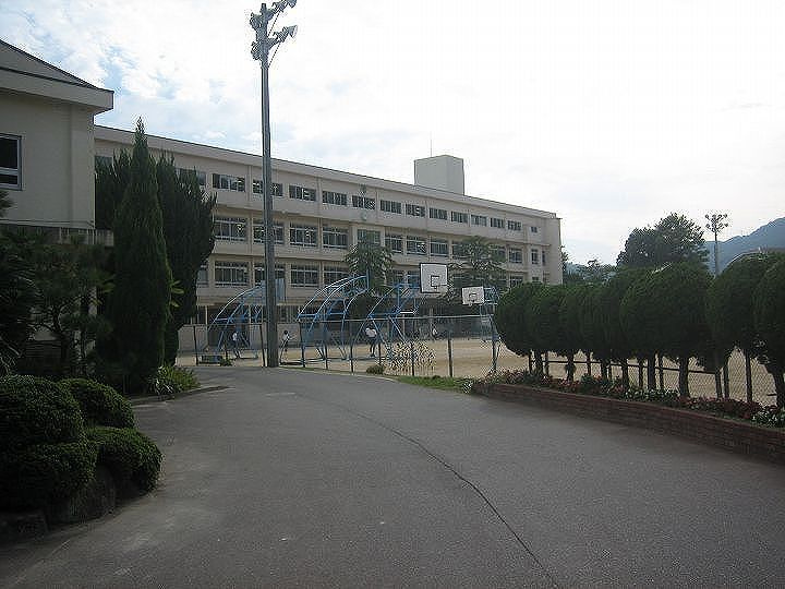 【中学校】祇園中学校まで3502ｍ