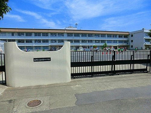 【小学校】稲城市立稲城第四小学校まで492ｍ
