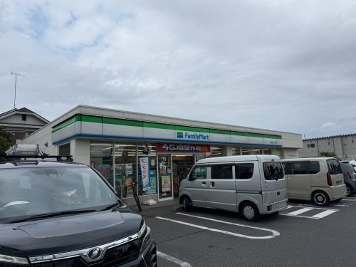 【コンビニエンスストア】ファミリーマート　武蔵村山三ツ木店まで526ｍ