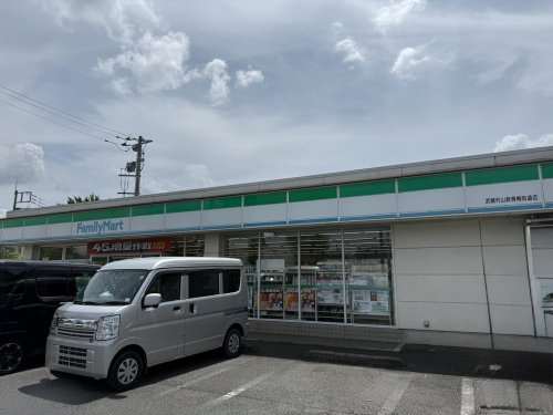 【コンビニエンスストア】ファミリーマート　武蔵村山新青梅街道店まで770ｍ