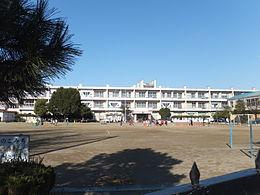 【小学校】寒川町立寒川小学校まで1210ｍ