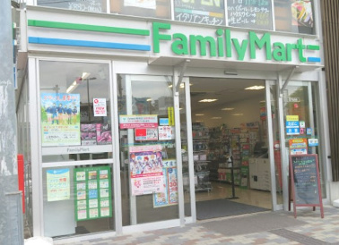 【コンビニエンスストア】ファミリーマート　辻堂駅西口店まで752ｍ
