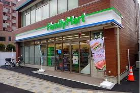【コンビニエンスストア】ファミリーマート　麻布運動場前店まで354ｍ