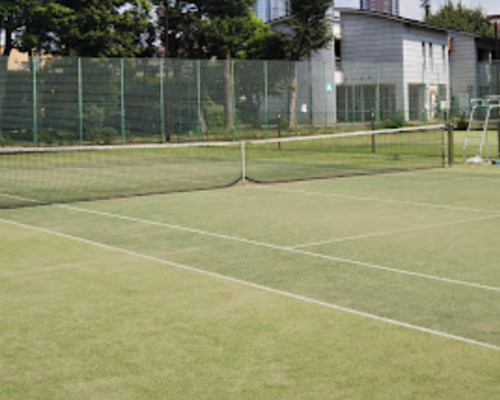 【保育園】麻布運動場　テニスコートまで327ｍ