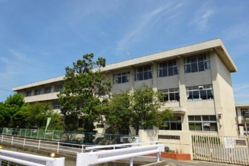 【小学校】岡山市立御休小学校まで2000ｍ