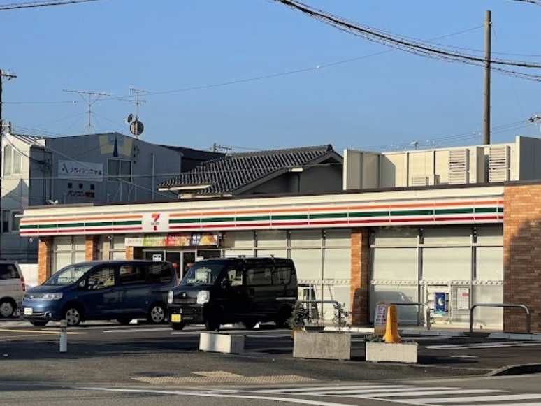 【コンビニエンスストア】セブンイレブン　尼崎浜3丁目店まで196ｍ