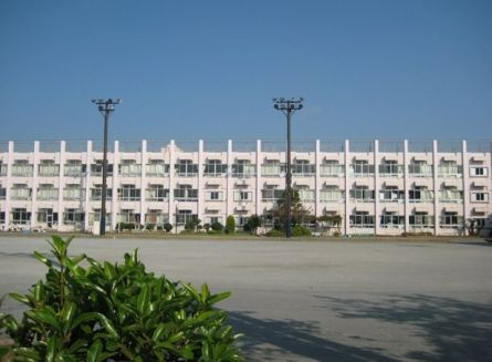 【小学校】平塚市立　横内小学校まで610ｍ