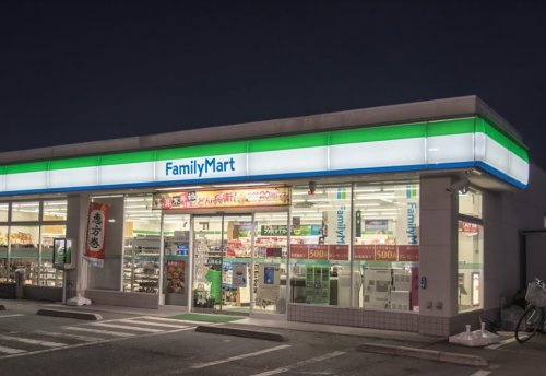【コンビニエンスストア】ファミリーマート　八王子秋川街道店まで717ｍ