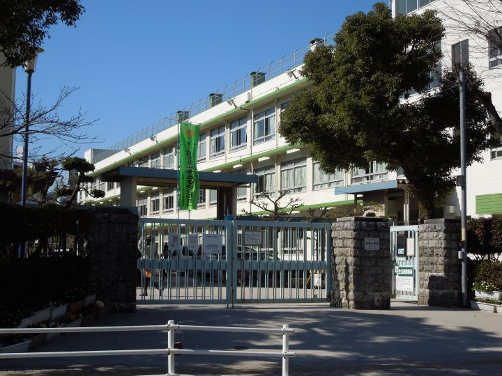 【小学校】白島小学校まで756ｍ