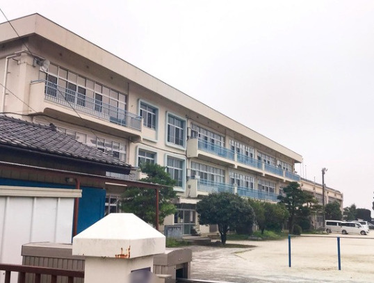 【小学校】高崎市立里見小学校まで1008ｍ