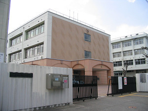 【高校】東京都立五日市高校まで207ｍ