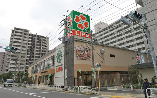 【スーパー】ライフ　東砂店まで387ｍ