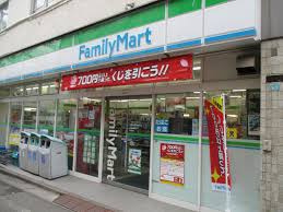 【コンビニエンスストア】ファミリーマート　丸萬椎名町駅前店まで452ｍ
