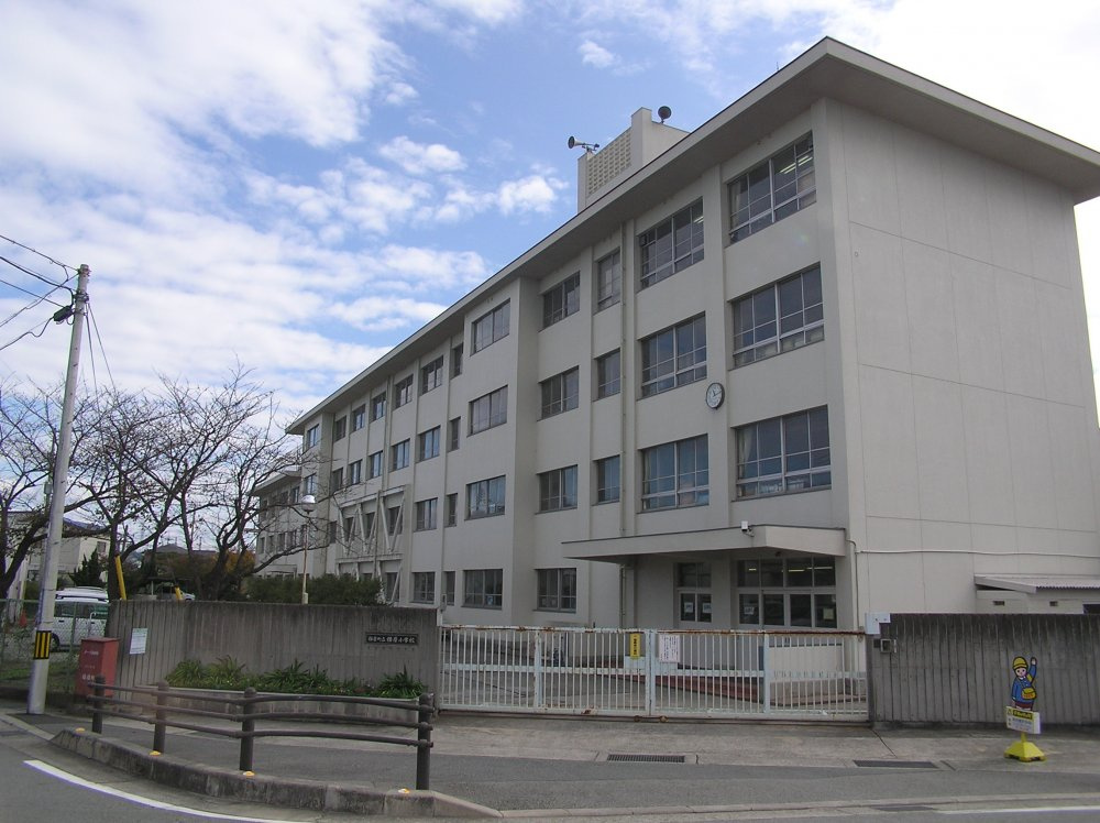 【小学校】播磨小学校まで679ｍ