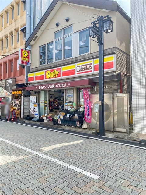 【コンビニエンスストア】デイリーヤマザキ　浜田山駅前店まで859ｍ