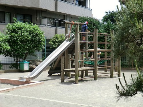 【公園】初台二丁目児童遊園地まで76ｍ