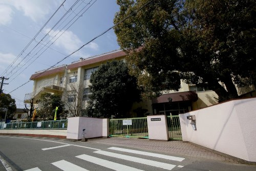 【小学校】和佐小学校まで1588ｍ