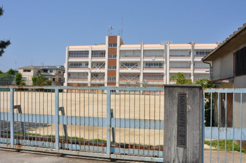 【小学校】高石市立羽衣小学校まで630ｍ