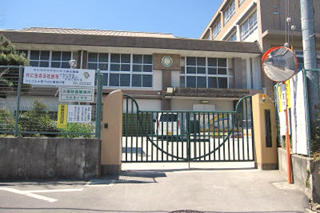 【小学校】和泉市立北松尾小学校まで1750ｍ