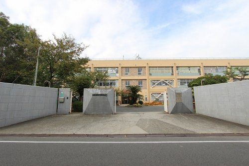 【小学校】和泉市立鶴山台北小学校まで450ｍ