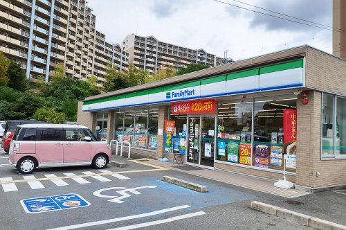 【コンビニエンスストア】ファミリーマート和泉室堂北店まで640ｍ