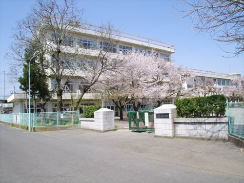 【小学校】所沢市立三ケ島小学校まで900ｍ